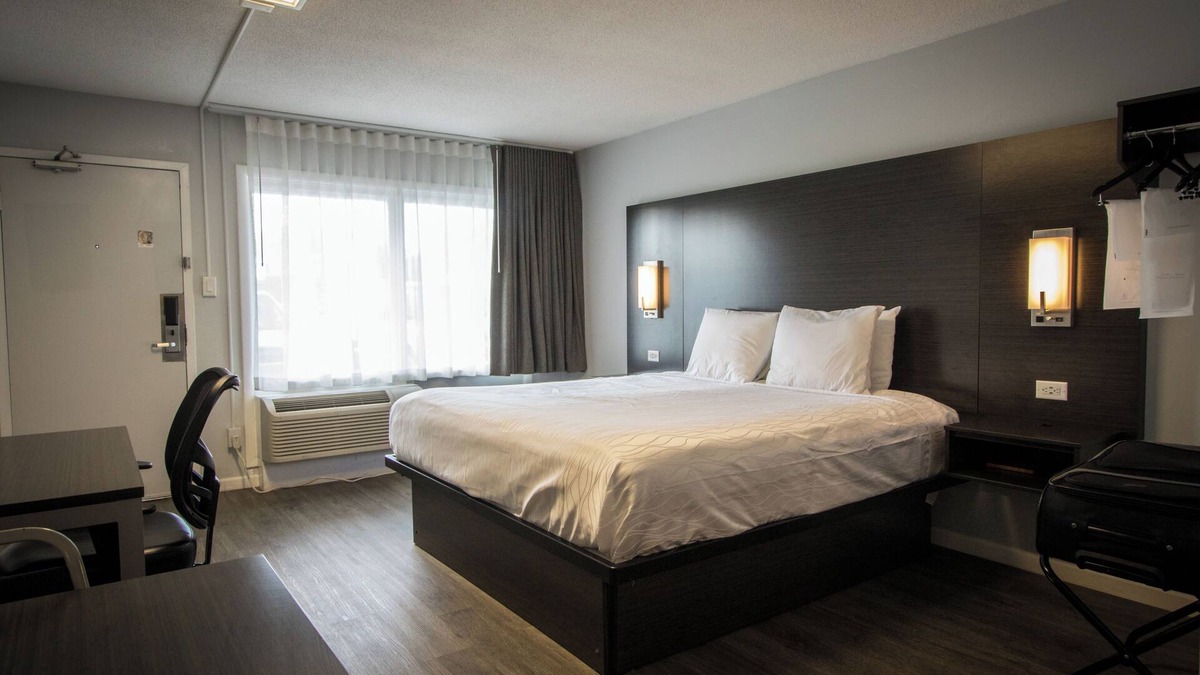 Henderson Hotel | King Bed No Smoking , No Pet