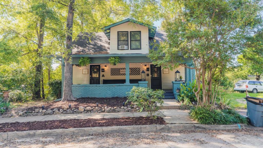 Five Points South House | King bed open floorplan in heart of Bham