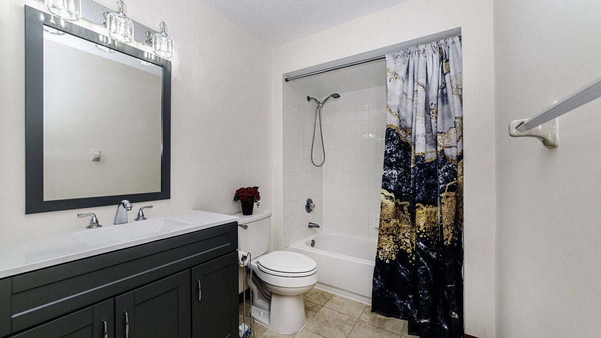 South Daytona House | King bed Pet-Friendly Executive Home, Daytona Beach: Minutes to Beach Speedway