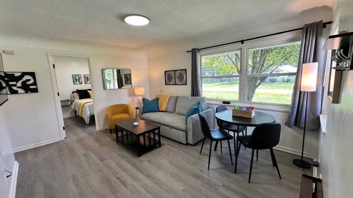 Berea House | KING bed, Pet Friendly, Modern Retreat, CLE-BW