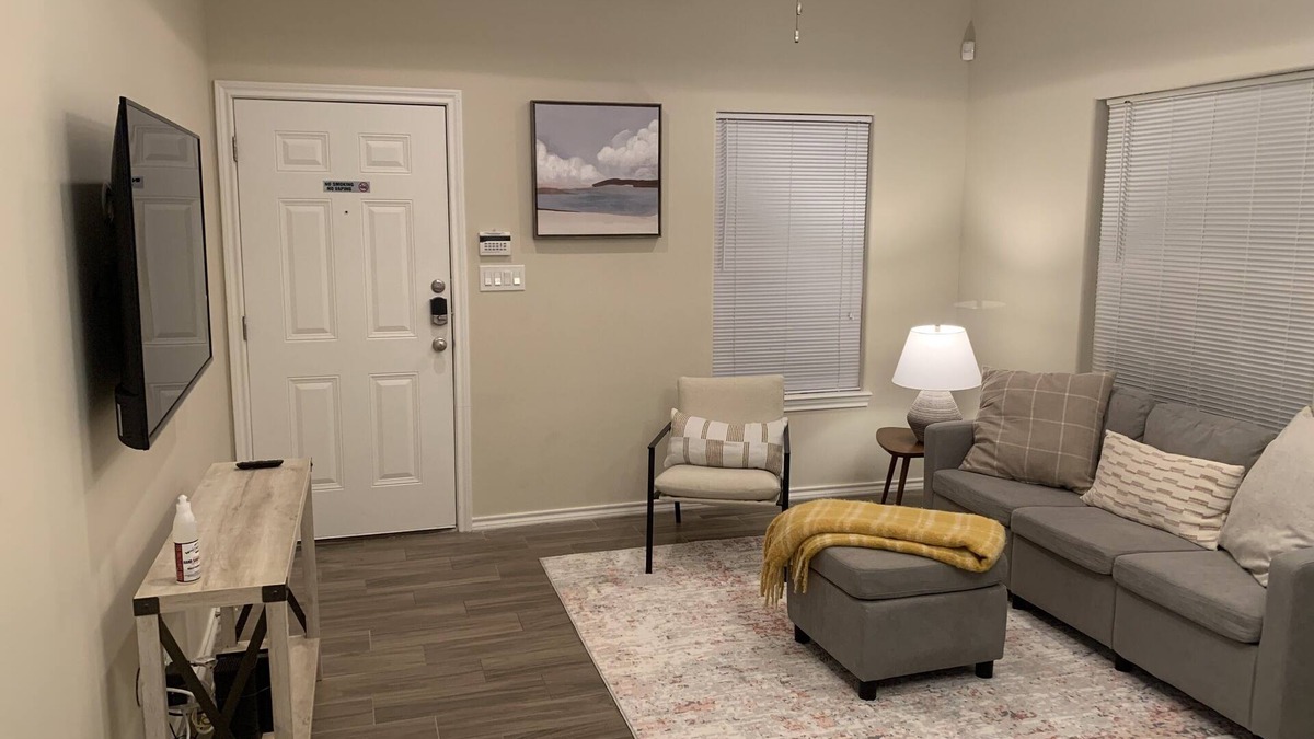 Edinburg House | King Bed Pet Friendly Retreat with Private Terrace in Gated Community!