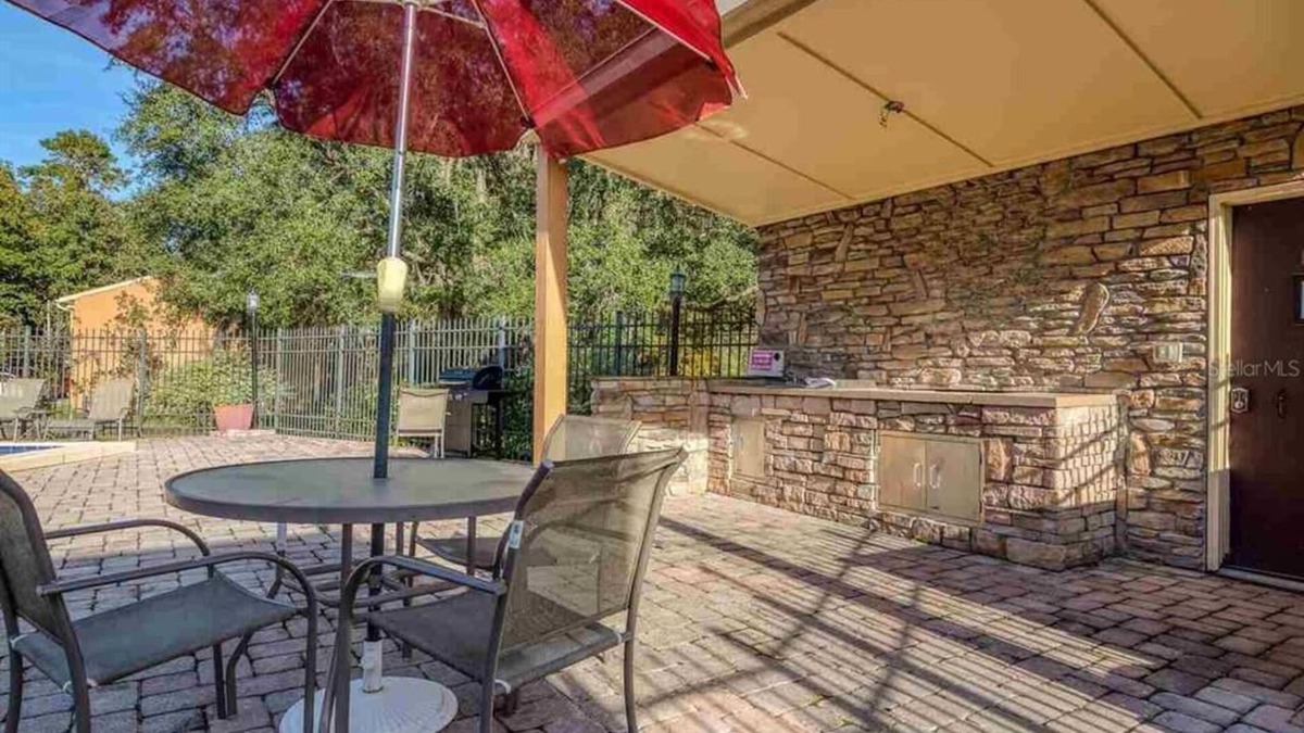Gainesville Condo | King bed, pool, creek! Private artsy 1/1 condo in forest, 1.6 mi. north of UF!