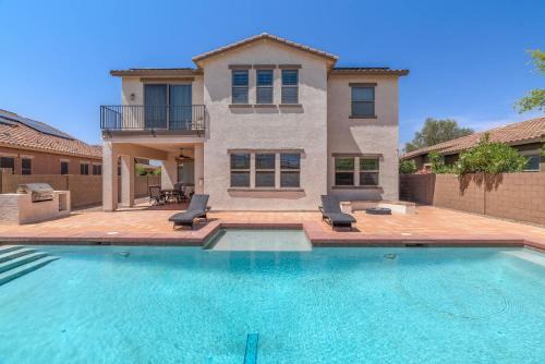 Montecito in Estrella House | King bed Pool Fire Pit Office