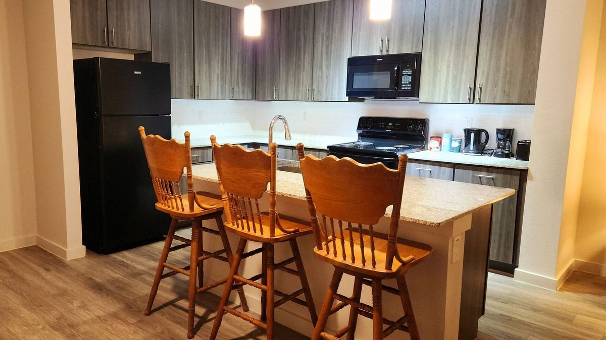 George Bush Park/Eldridge Apartment | King bed pool view apartment with WiFi and fitness room in awesome Houston