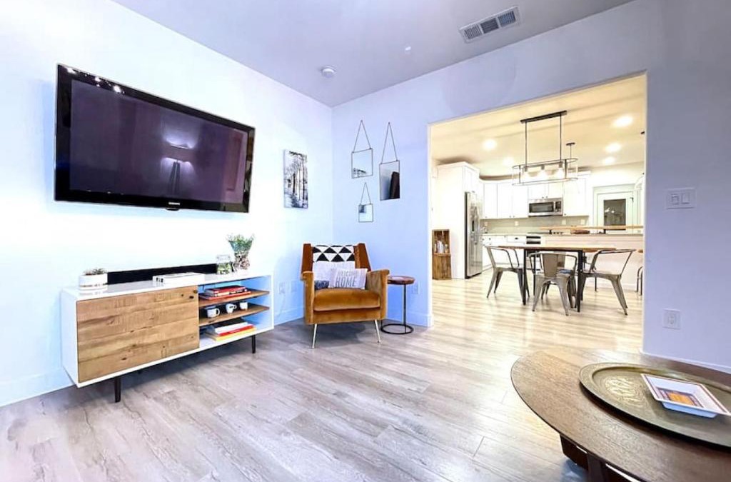 Central Sacramento House | King Bed-Private Yard-Driveway Parking