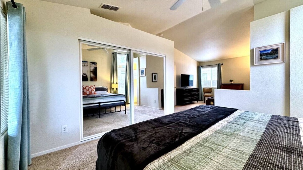 Rancho Cordova House | King Bed Retreat, Pet-Friendly, Rancho Cordova