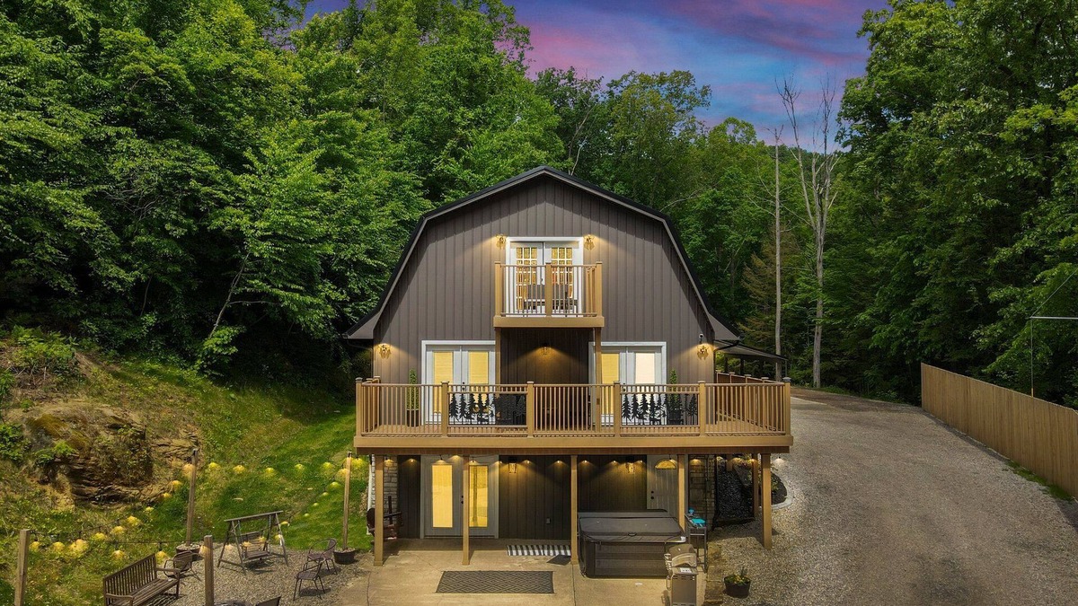 Sugar Grove House | King Bed Serenity Retreat Hot Tub/Bar/Game Room
