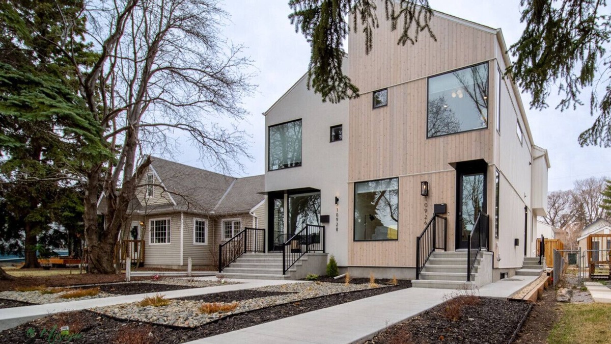 Southwest Edmonton House | King Bed|Sleeps 8|Garage|Near Whyte Ave & UofA