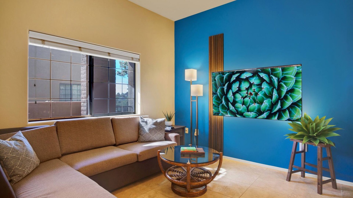 Tucson Condo | King Bed Suite Condo: Pool + Hot Tub Access