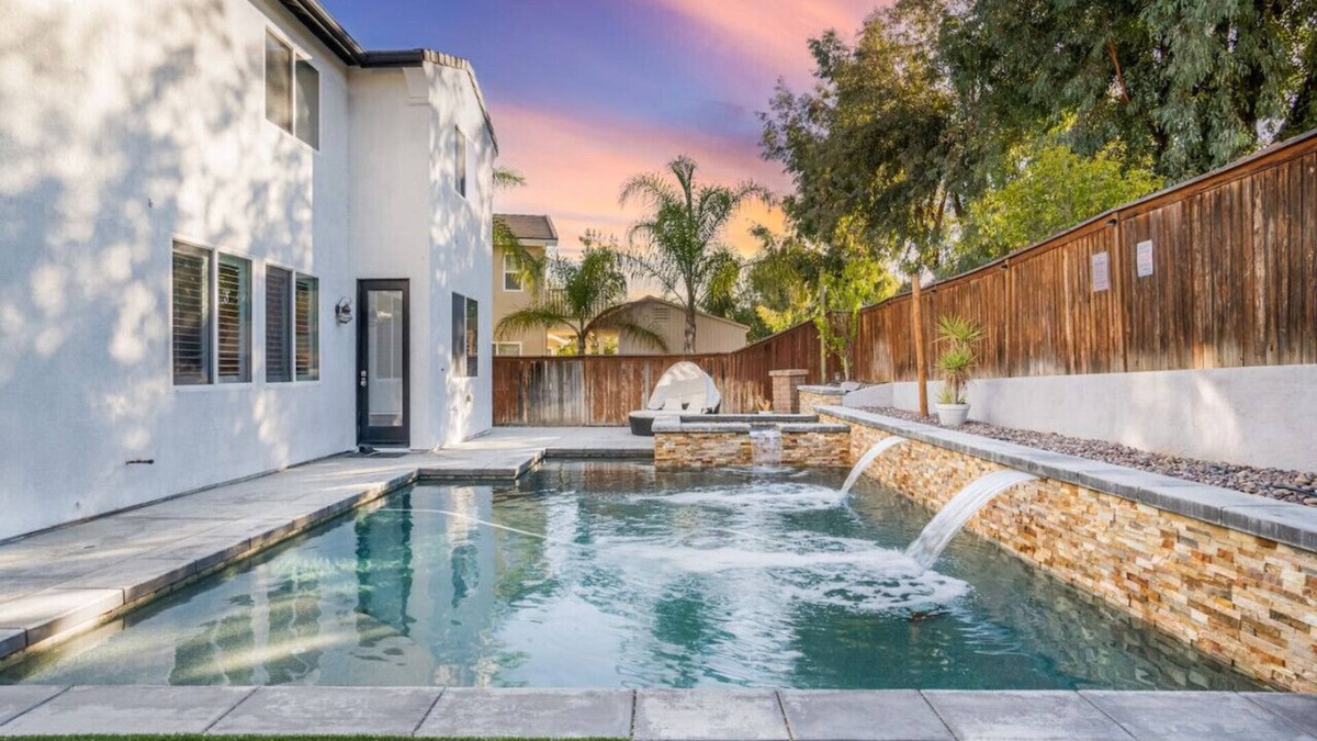 Temecula House | King Bed Temecula Getaway! Amazing Pool & Theatre