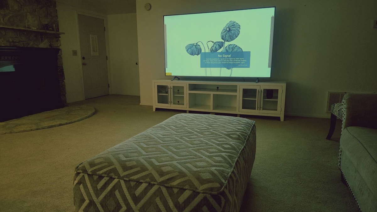 Weatherford House | King bed Weatherford square