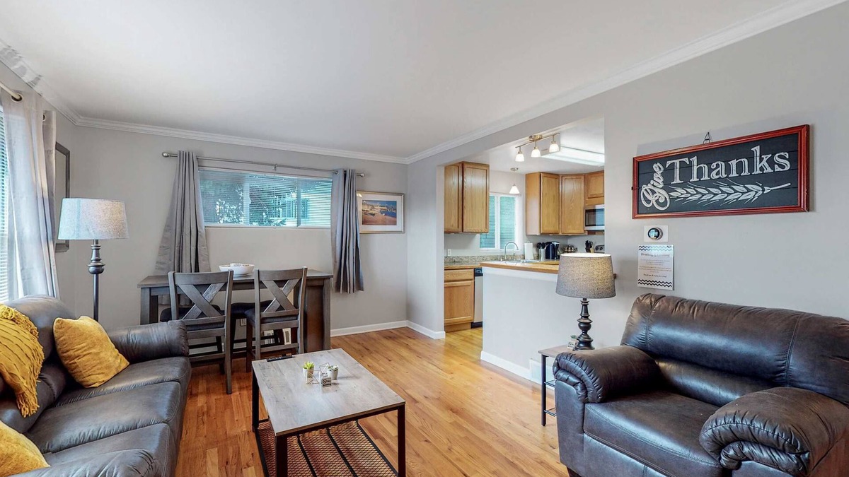 Barnum West House | King Beds Near Casa Bonita, Downtown/Red Rocks/Restaurants and all things Denver