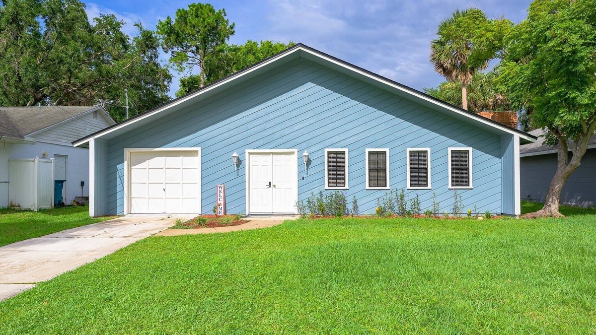 Daytona Beach House | KING BEDS! Spacious, Central, Quiet