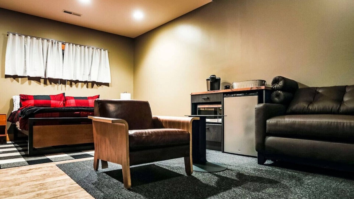 Maple Hill Hotel | King Cabin Room Osage