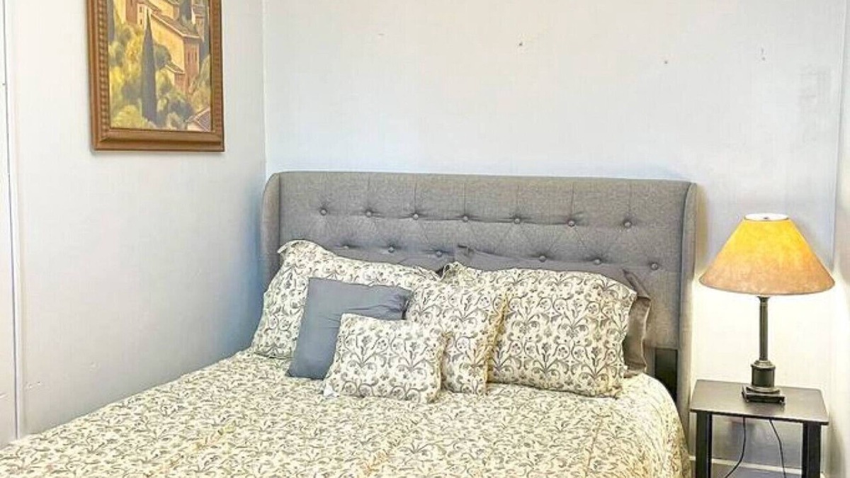 Coshocton Apartment | King Charlie's Place in Historic Roscoe Village