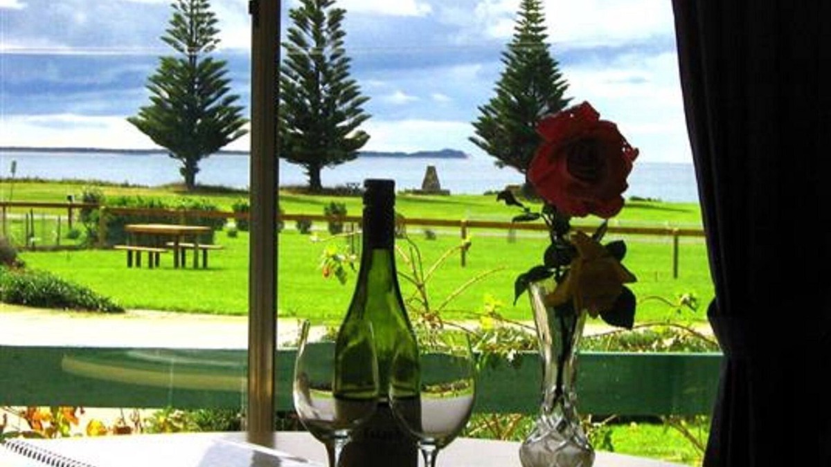Naracoopa Cottage | King Island Accommodation Cottages