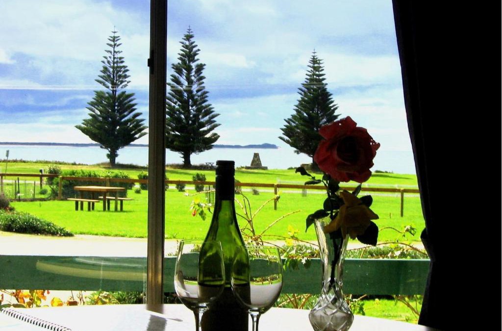Naracoopa House | King Island Accommodation Cottages
