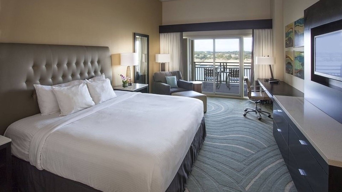 Lakeway Hotel | King Lakeview with Balcony at Lakeway Resort & Spa, Pool!