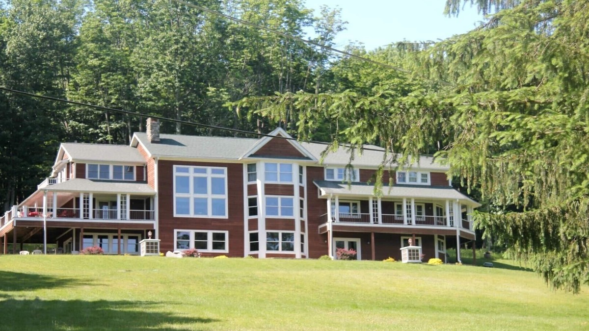 Lake Ariel House | KING LOFT/SUITE Rental- Luxurious Lakefront on Lake Wallenpaupack