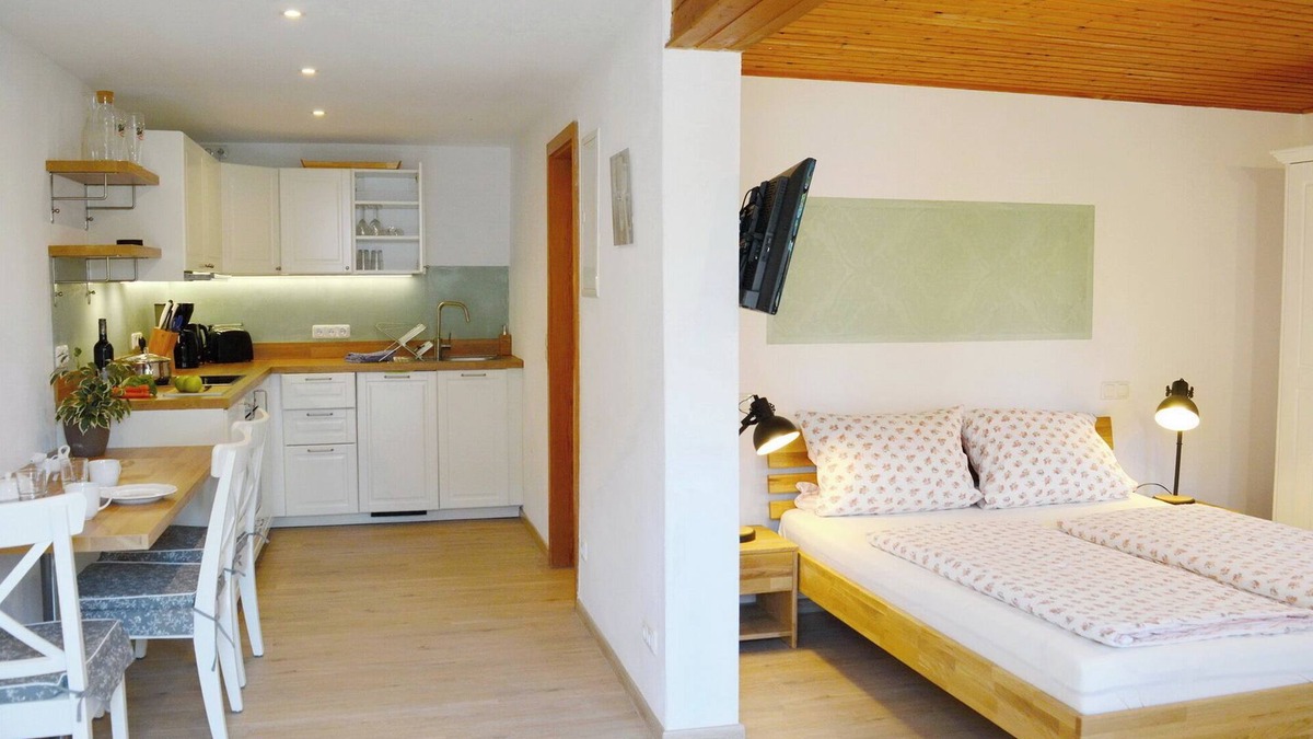 Oberndorf Apartment | King Ludwig vacation apartment 35sqm, combined living/bedroom, terrace