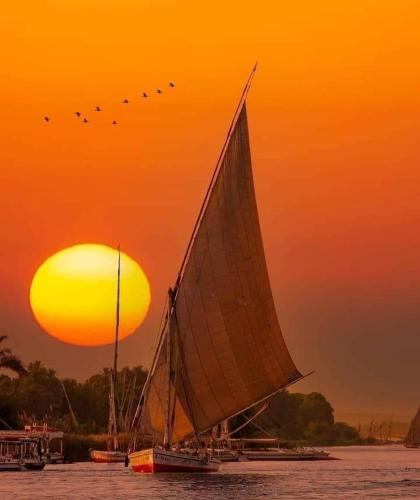 Edfu Boat Rental | king of love boat