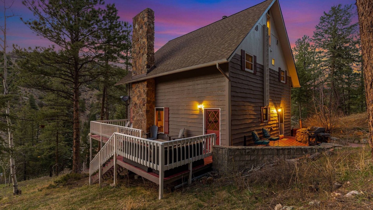 Idaho Springs House | King of the Mountain Base Camp. Private Hot Tub. Pets Welcome