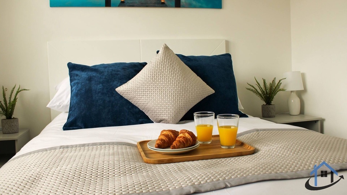 Kettering House | King or twin beds free parking x3 wifi corporatesn