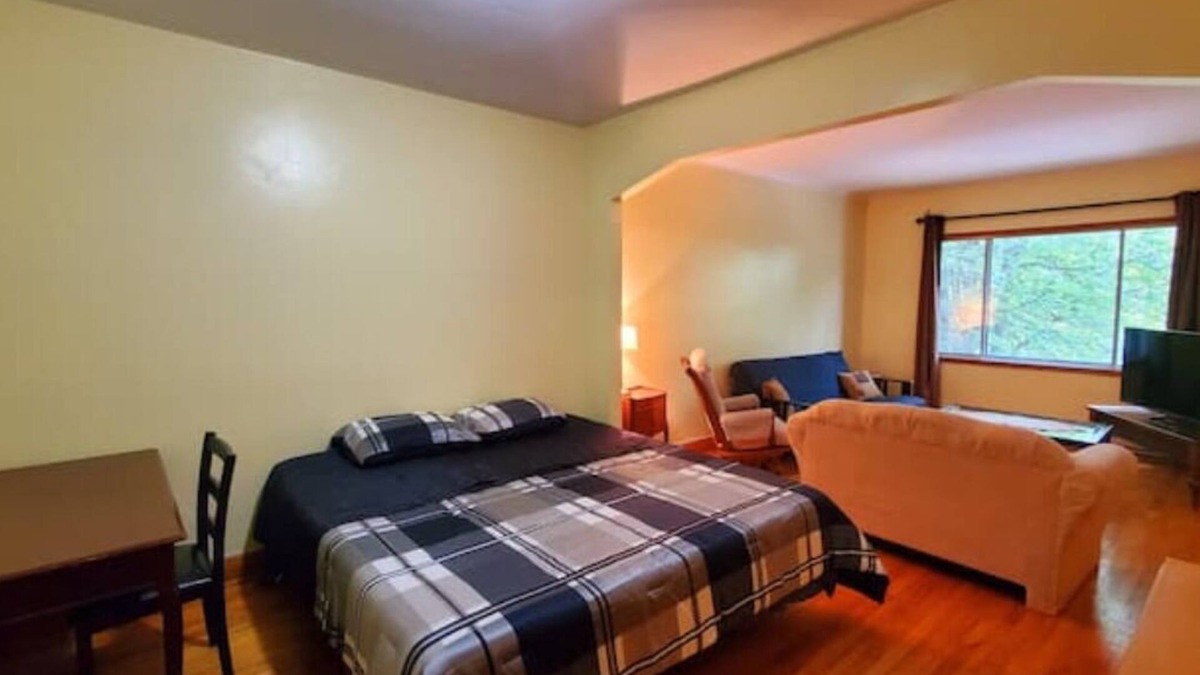 Roussillon Regional County Municipality Apartment | King & Queen Beds, 2 Bedrooms Apartment with Parking, River View