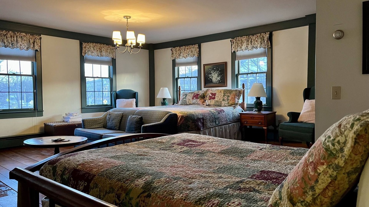 Chester Depot Bed & Breakfast | King & Queen Suite in Historic Inn Circa 1780