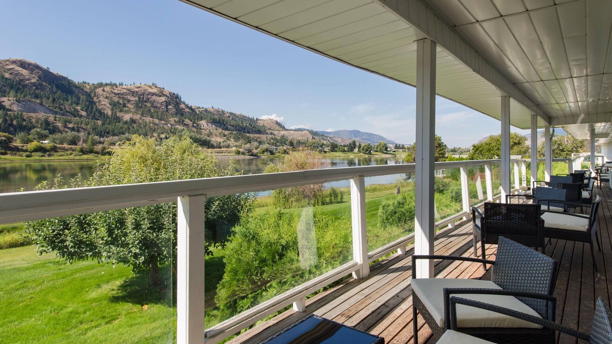 Kamloops House | King Romance River View Room at the beautiful Inn