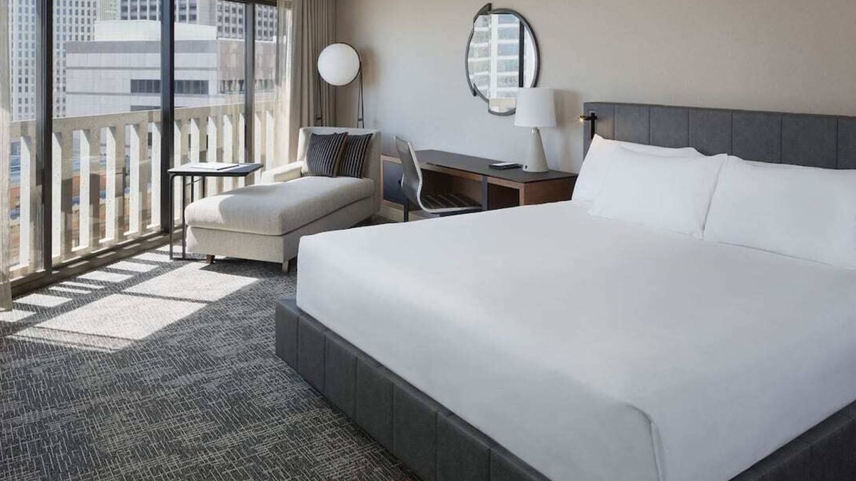 Financial District Hotel | King Room at a 4⭐️ Hotel