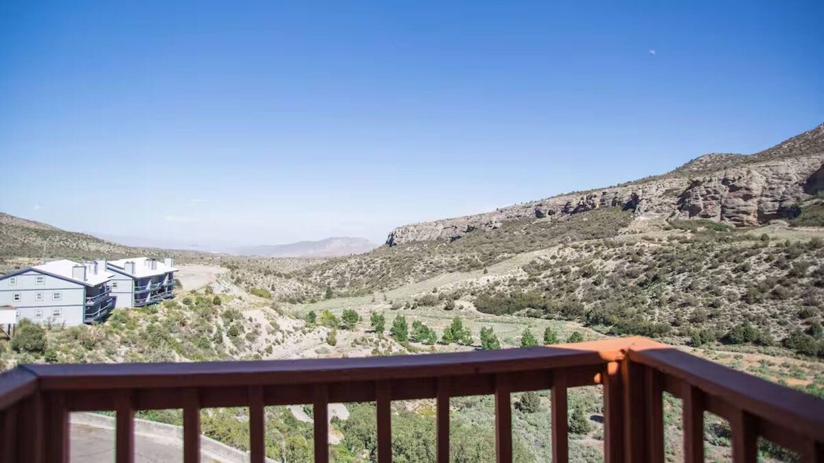 Mount Charleston Hotel | King Room at The Retreat on Charleston Peak – All-Season Mountain Escape