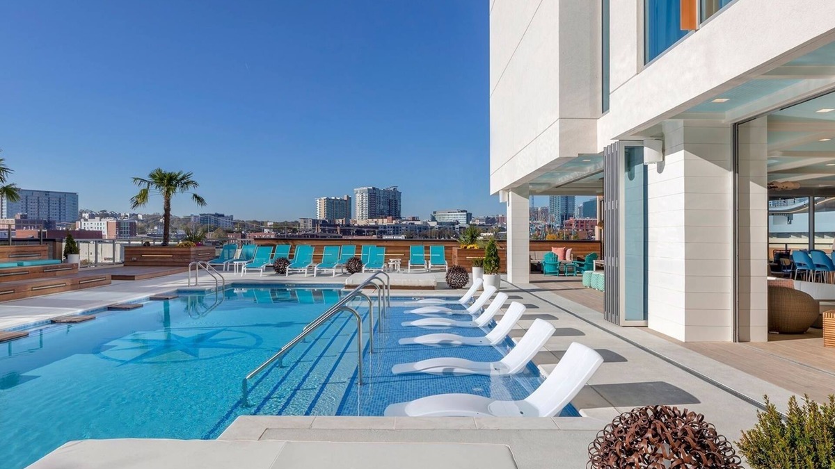 Sobro Hotel | King Room in Nashville short walk to Music City w/Pool