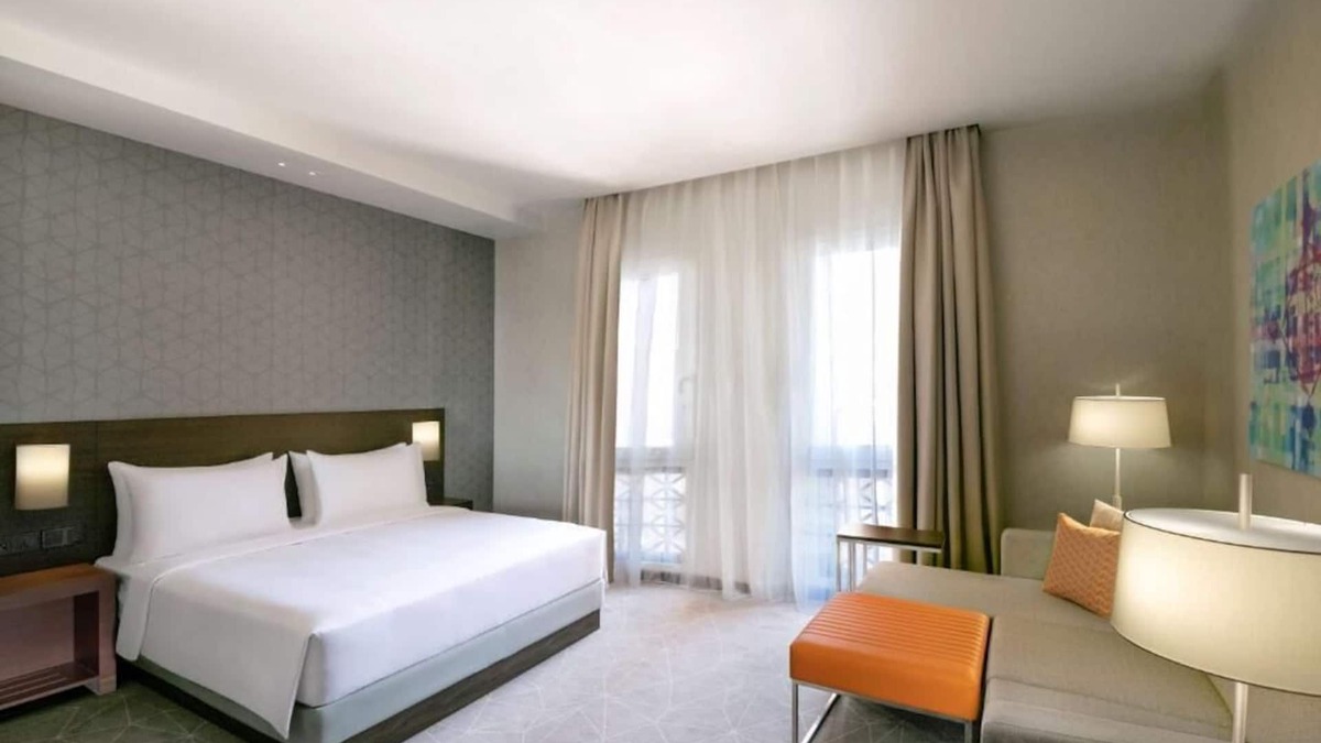 Naif Apartment | King Room Near Al Ghurair Mall By Luxruy Bookings