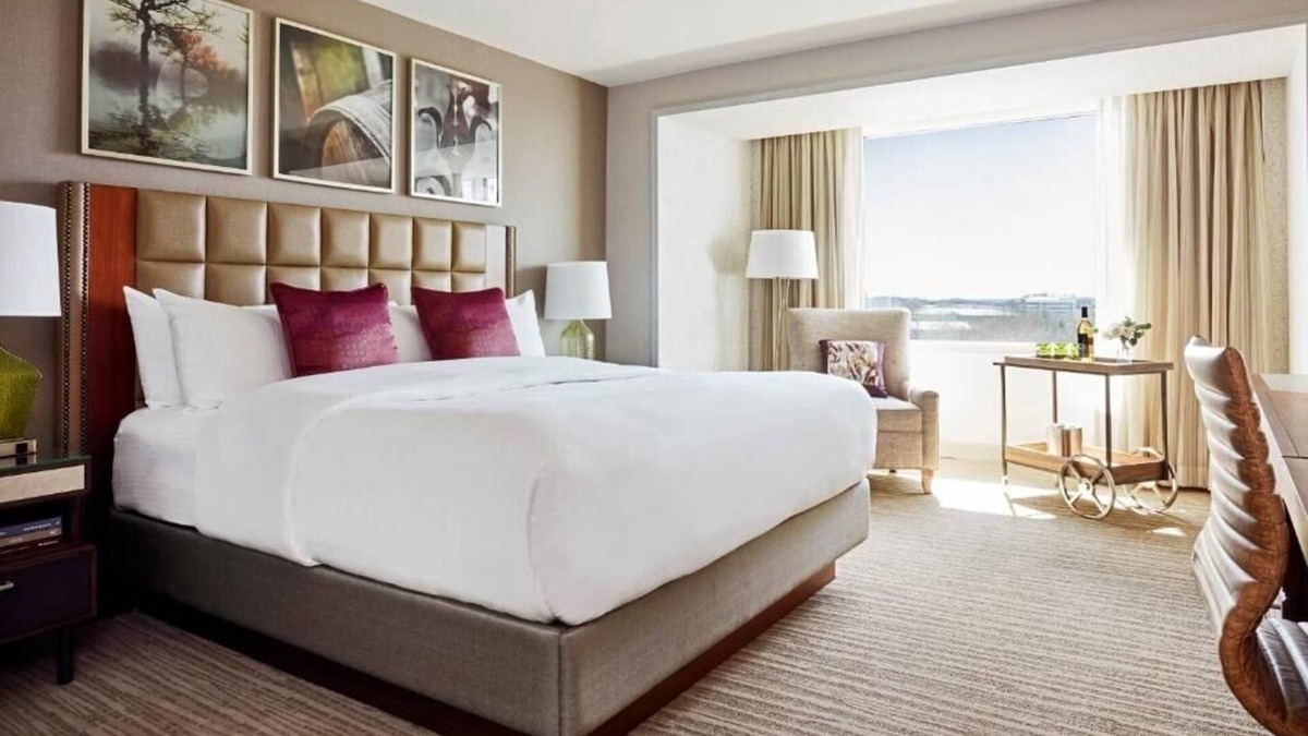 Lansdowne Apartment | King Room Near Fannys Garden WDC
