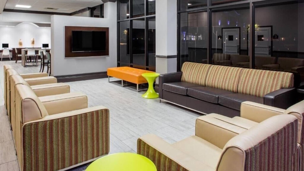 Orlando Apartment | King Room Near Waffle House ORL