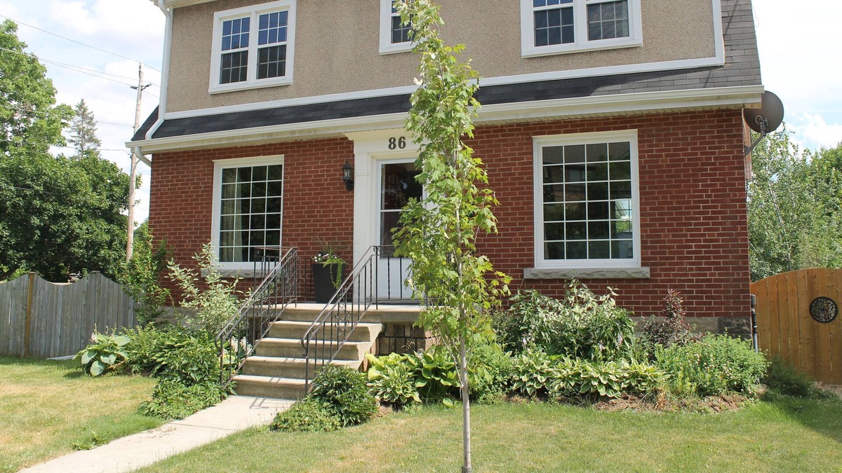 Dundas House | King's Court Rental Home: Your home away from home close to McMaster University
