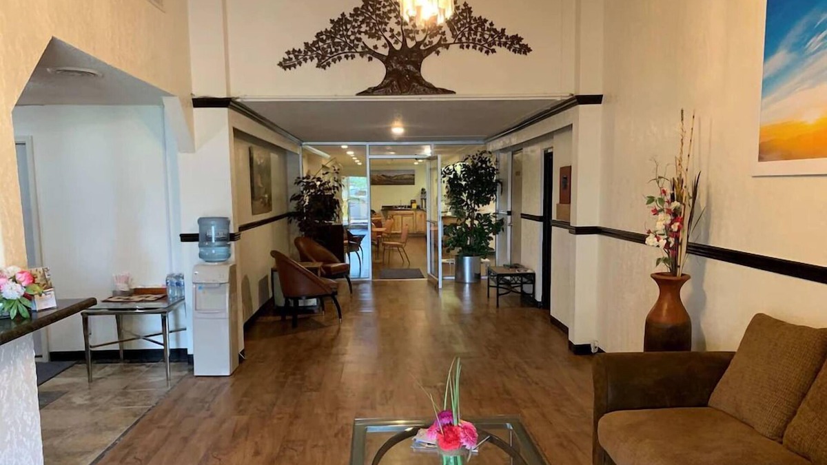 Torrington Hotel | King's Inn