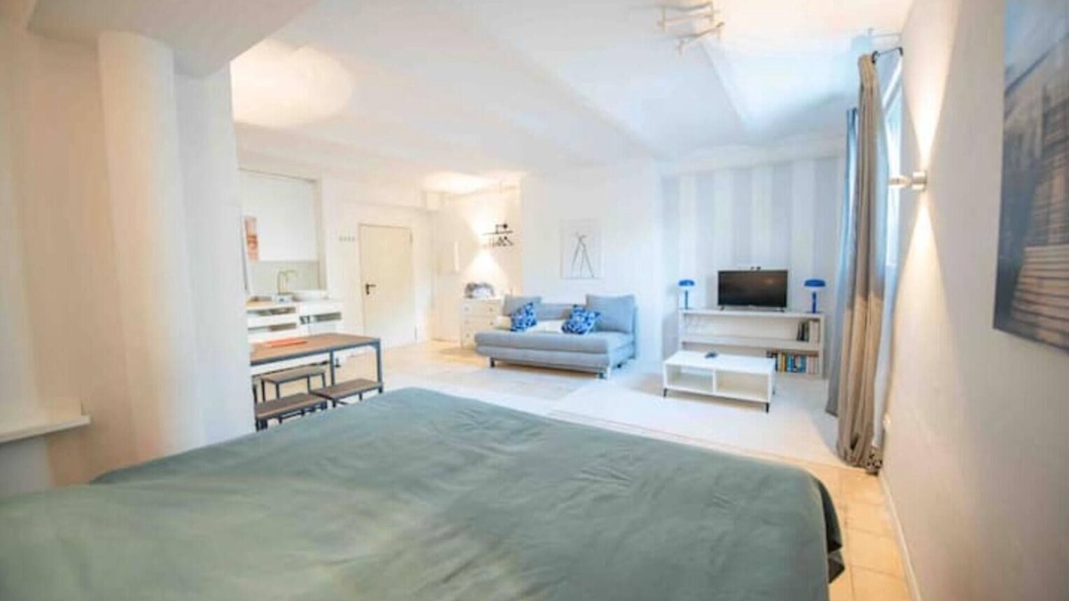 Saint Georg Apartment | King-size bed/near city & Alster/quiet