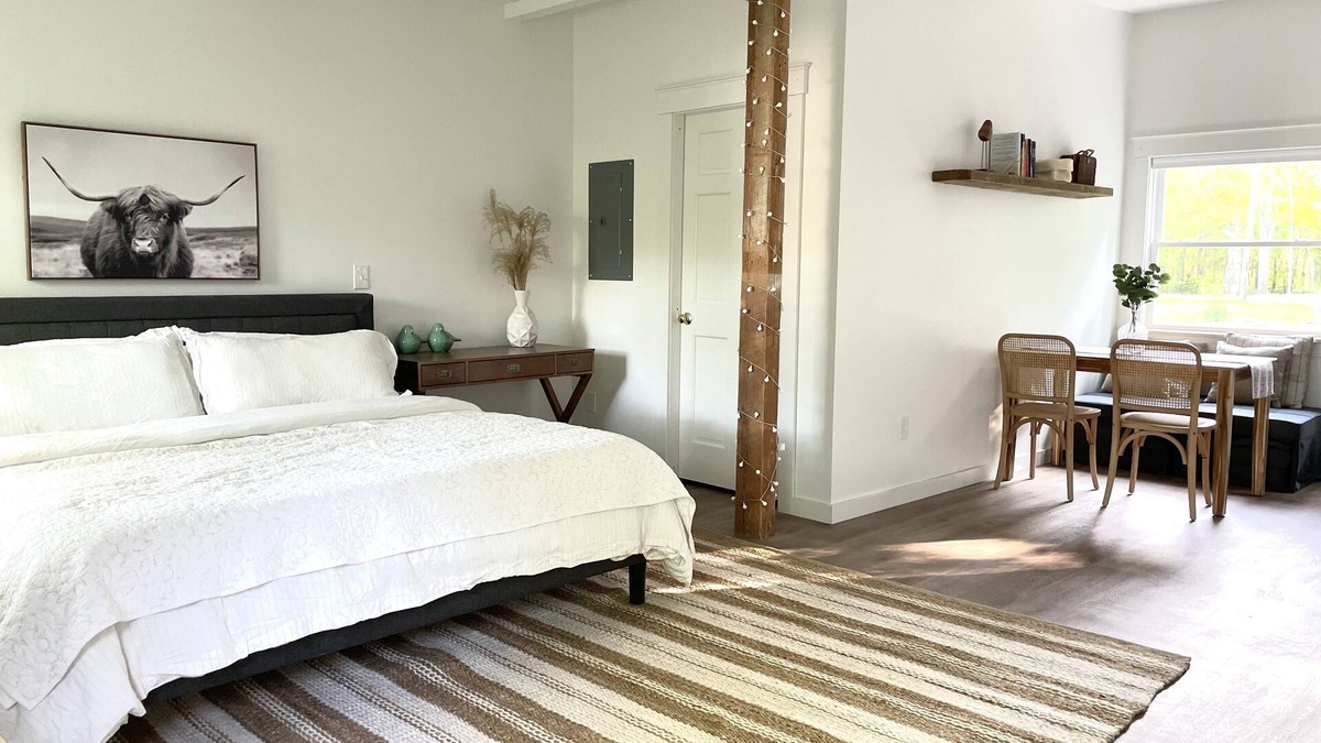 Topsham Apartment | King Size Bed- Super Sweet on Winter Street