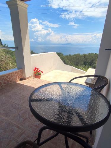 Perama House | King size bed, Terra relaxa, Vista al mar, near Achilleio