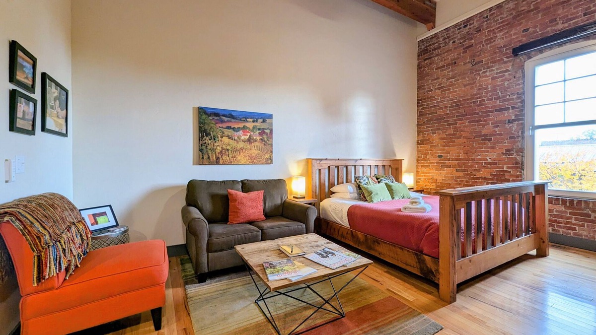 Amity Apartment | King size suite with kitchenette