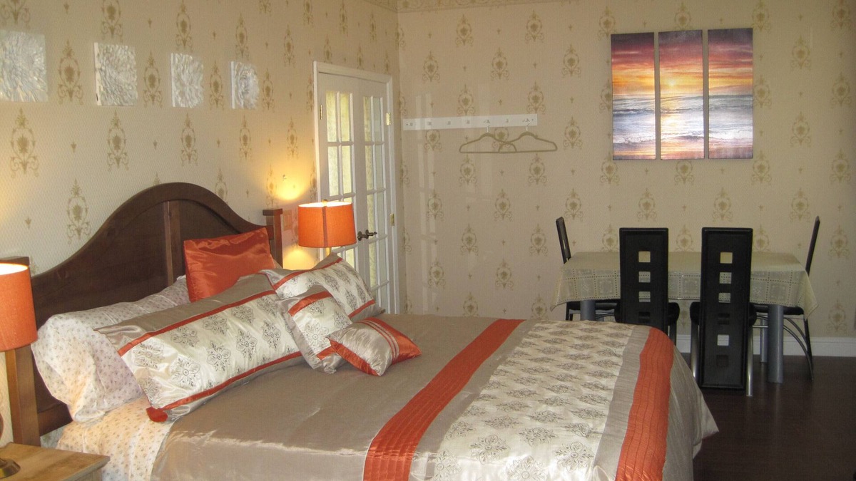 Citrus Heights Apartment | KING SPA 1 bedroom Private Suite. Pool access.