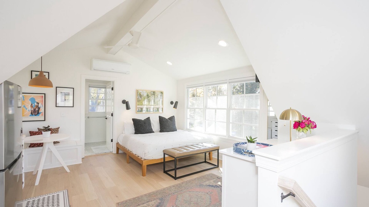 Historic Edgefield House | King Studio Near Downtown | Walk to Nissan Stadium | East Nashville Favorite!