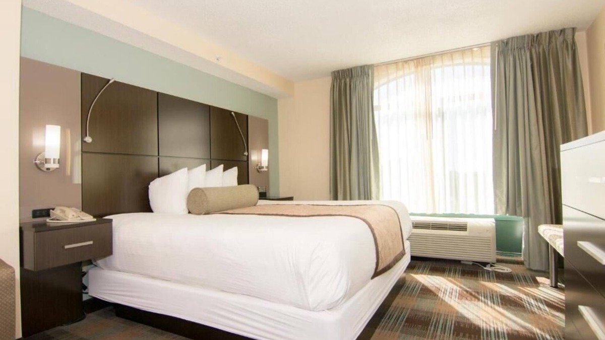 Airport North Apartment | King Studio Su Near Epic Theatres At Lee Vista ORL