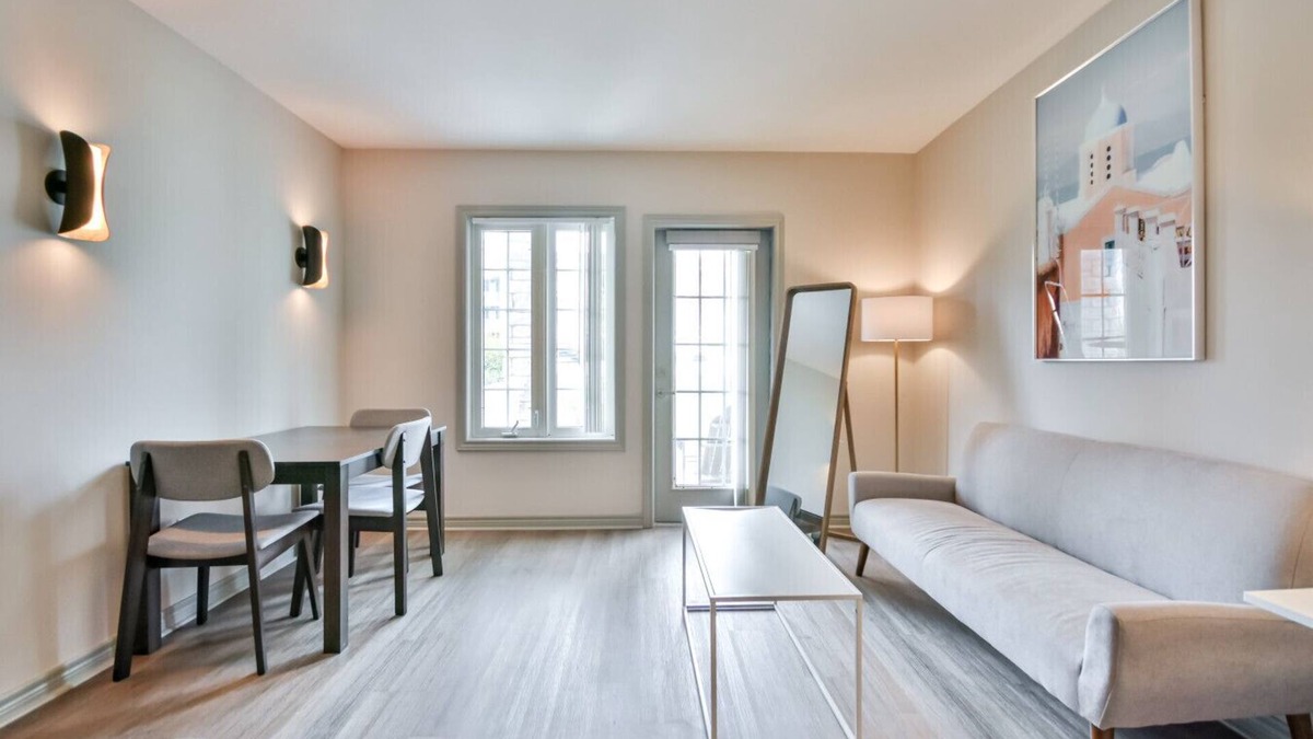 Oro-Medonte Condo | King Studio Suite – heated Pool, Sauna