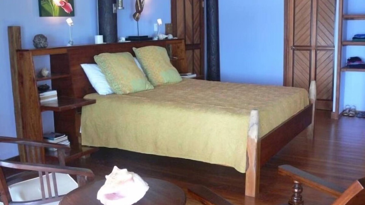 Carenero Island Bed & Breakfast | King Suite #5 Ocean View with Private Balcony
