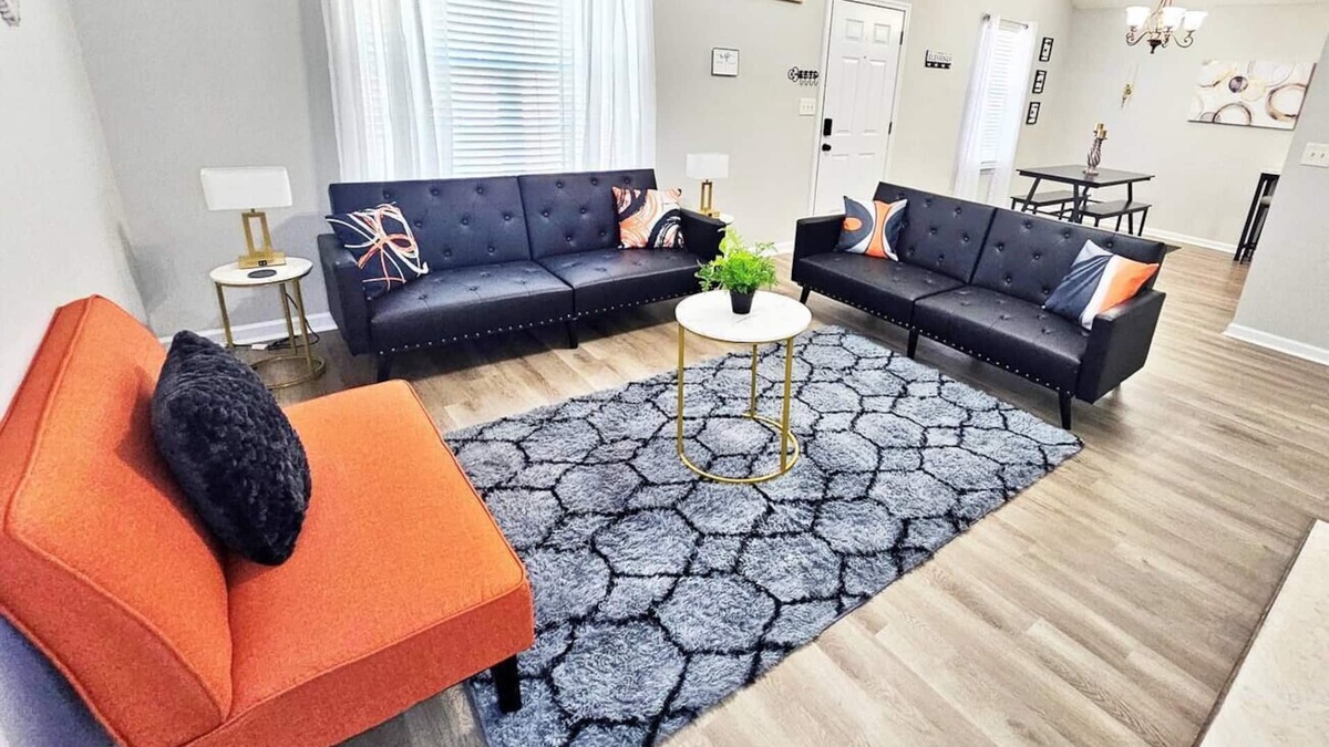 Houston County House | King Suite |BBQ Grill |Near RAFB |4 TVS| Workspace