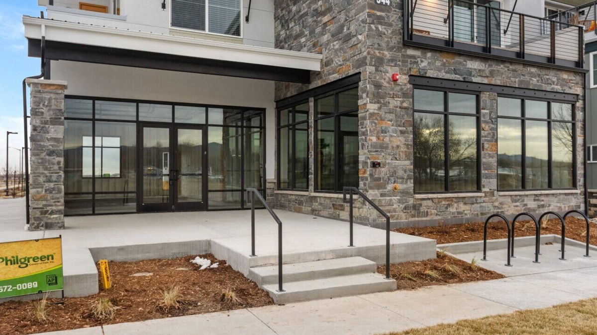 Old Town North Apartment | King Suite Bliss w Private Balcony & Pup Friendly