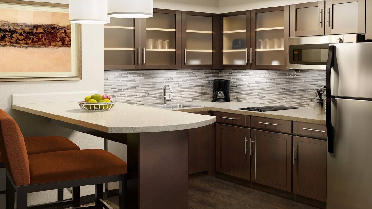 Sterling Heights Condo | King Suite | Buffet Breakfast, Indoor Pool Access + 24h Business Center